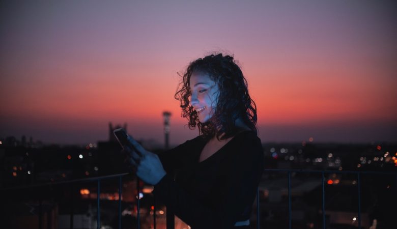 luz azul celular entenda os impactos
