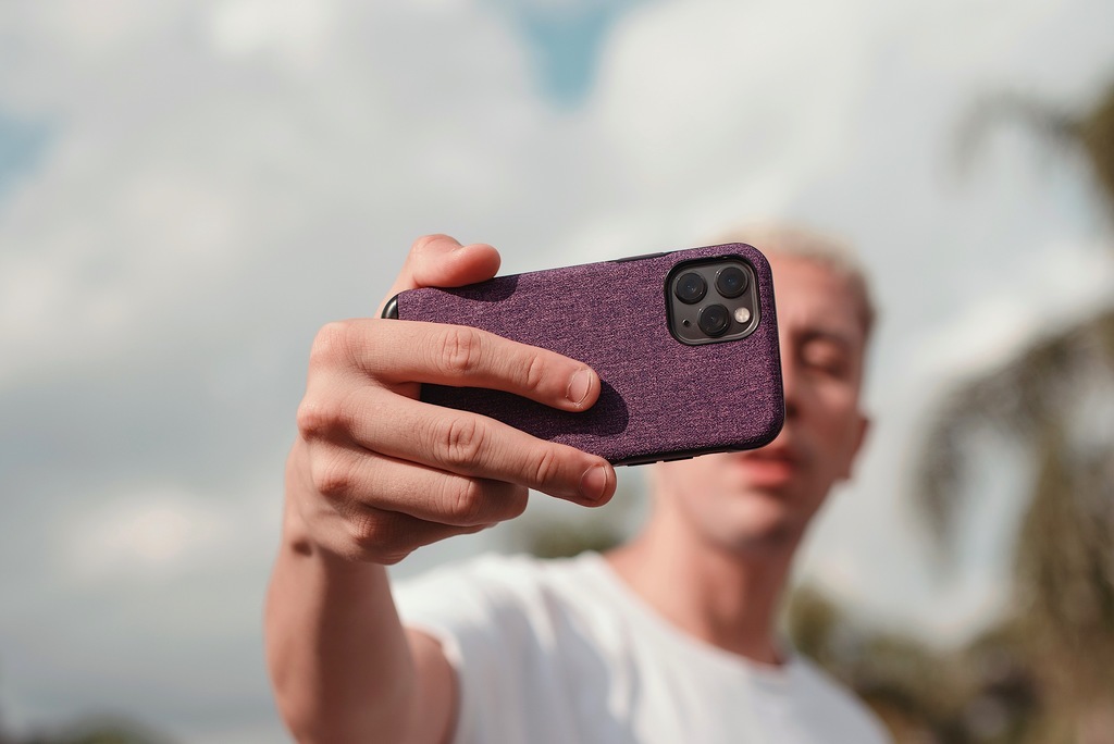 Pessoa apresentando Capa de TPU Material