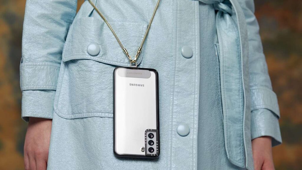 Phone strap: como colocar no celular?